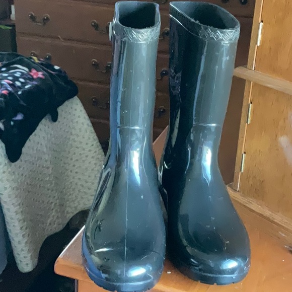 UGG Rainboots - Picture 1 of 5